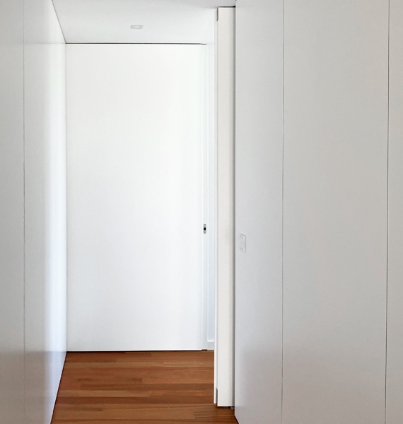 Obra com Painéis, Portas e Pisos